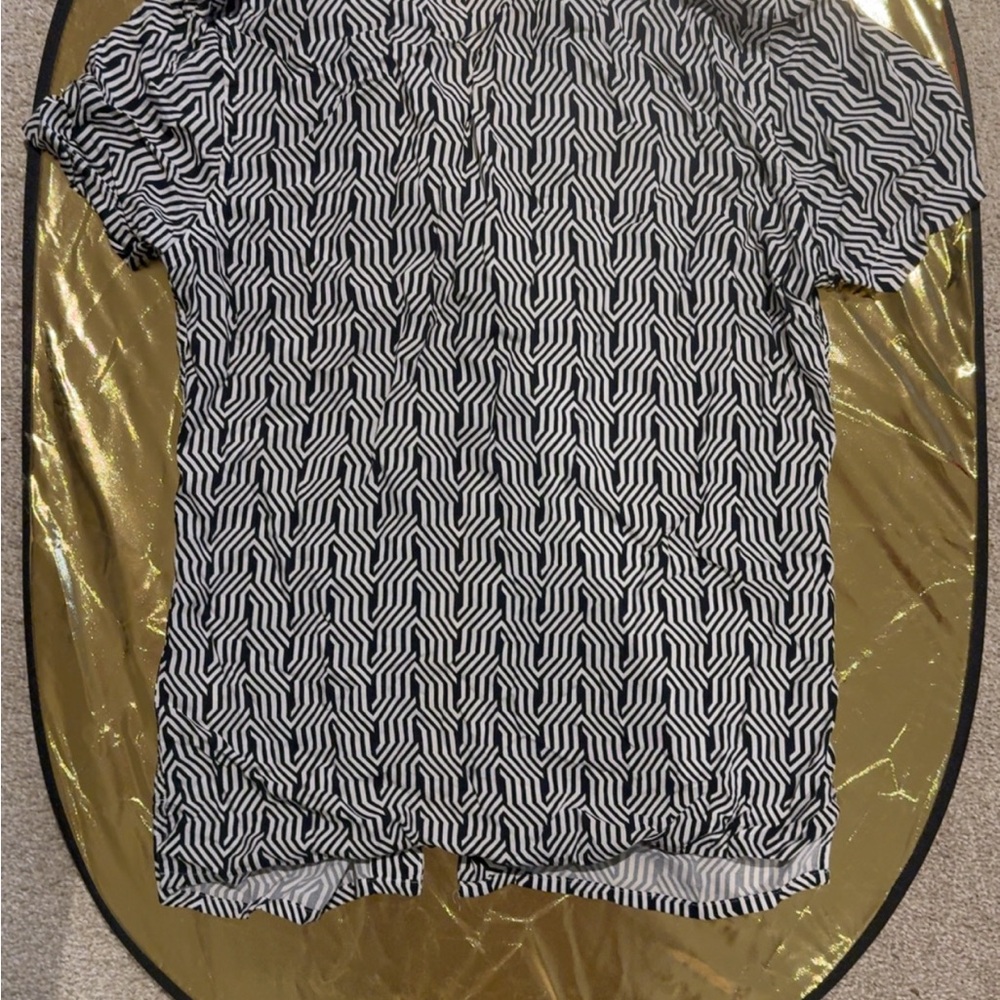 Men’s Express Geometric Rayon Patterned Button-Up - Picture 2 of 3